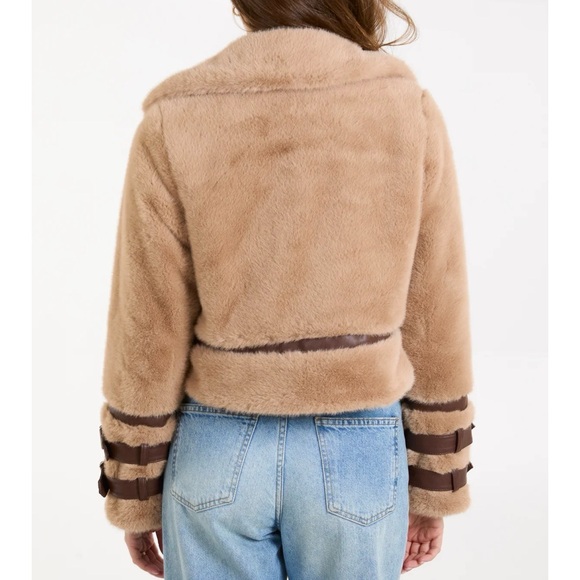 NWT- Gran Oriente Tan Faux Fur Camel Buckle Coat Jacket Size Large - Picture 4 of 13